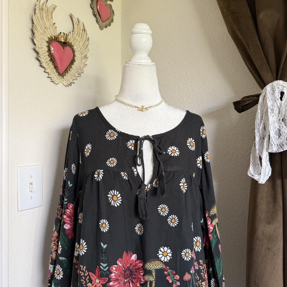 Natural Life Maribel Black Floral Mushroom Tassel Boho Blouse Women's M