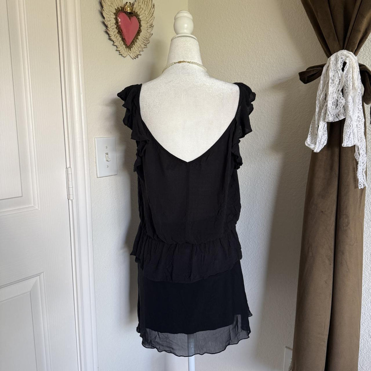 PAIGE Black Ruffle V Neck Peplum Sleeveless Blouse Women's Large Flawed