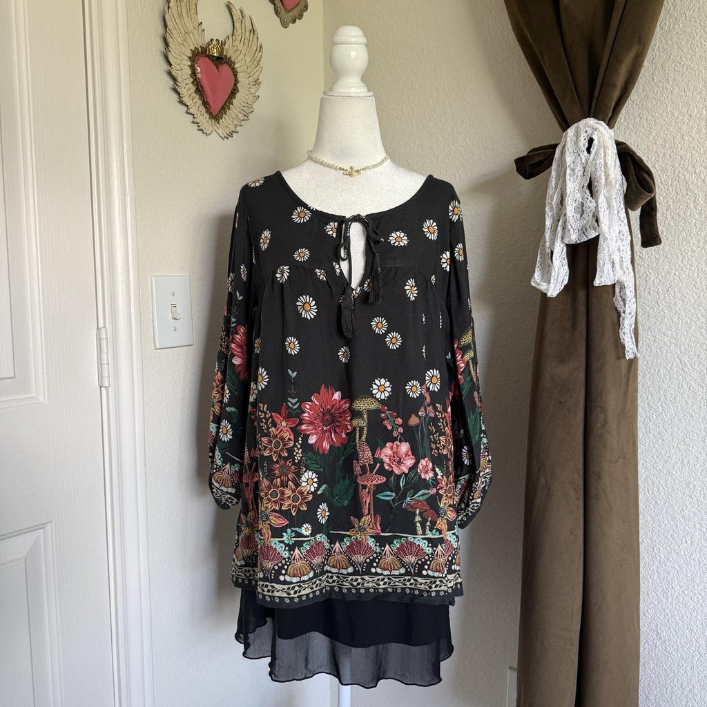 Natural Life Maribel Black Floral Mushroom Tassel Boho Blouse Women's M