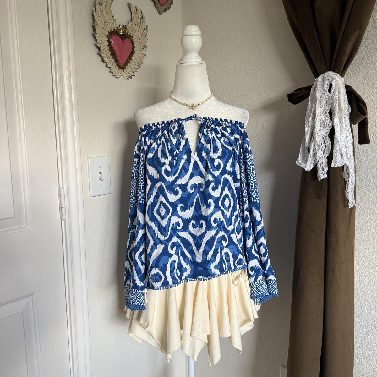 Alice + Olivia Devina Ikat Off Shoulder Bell Sleeve Blouse Blue White M