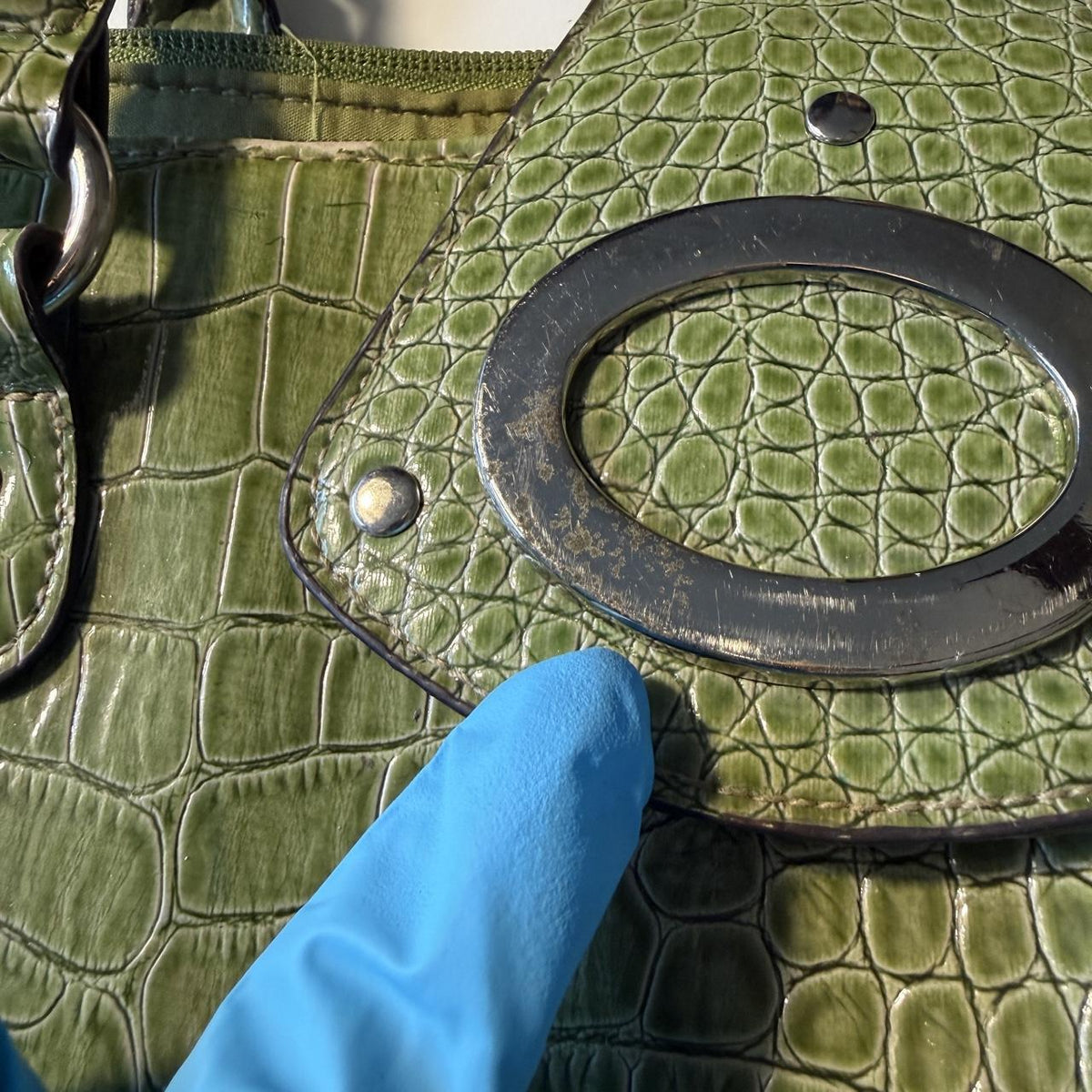 Green Crocodile Pattern Shoulder Bag with Flap Closure