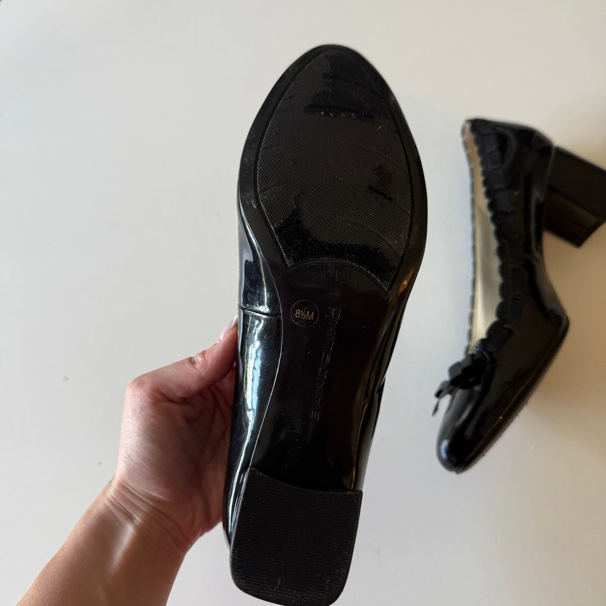 Bandolino Oceanna Black Patent Block Heel Pumps Bow Scalloped Trim Sz 8.5