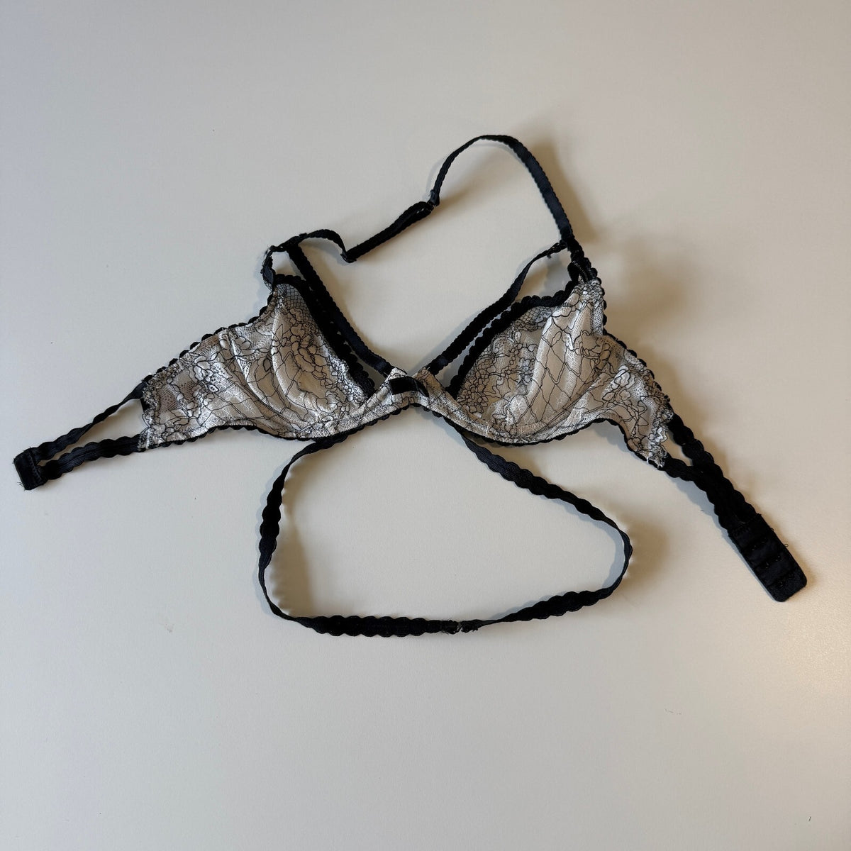 Victoria's Secret Very Sexy 34B Lace Strappy Cage Bra Black White Y2K