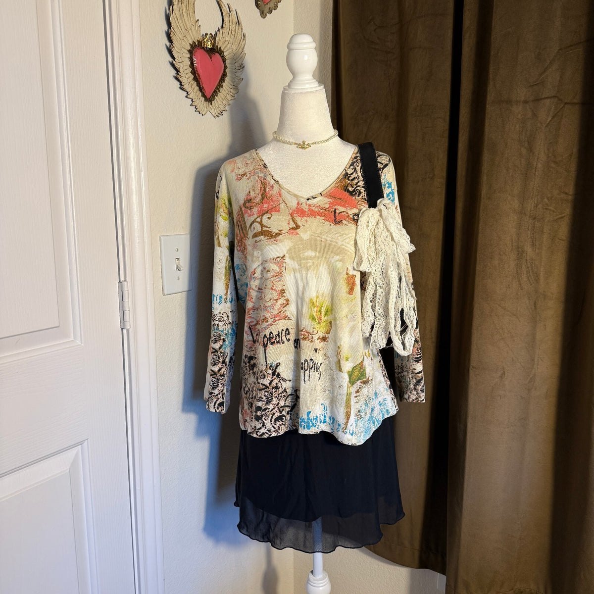 Chico's Y2K Love Peace Happiness Distressed Graphic V-Neck Top Size L 2000s