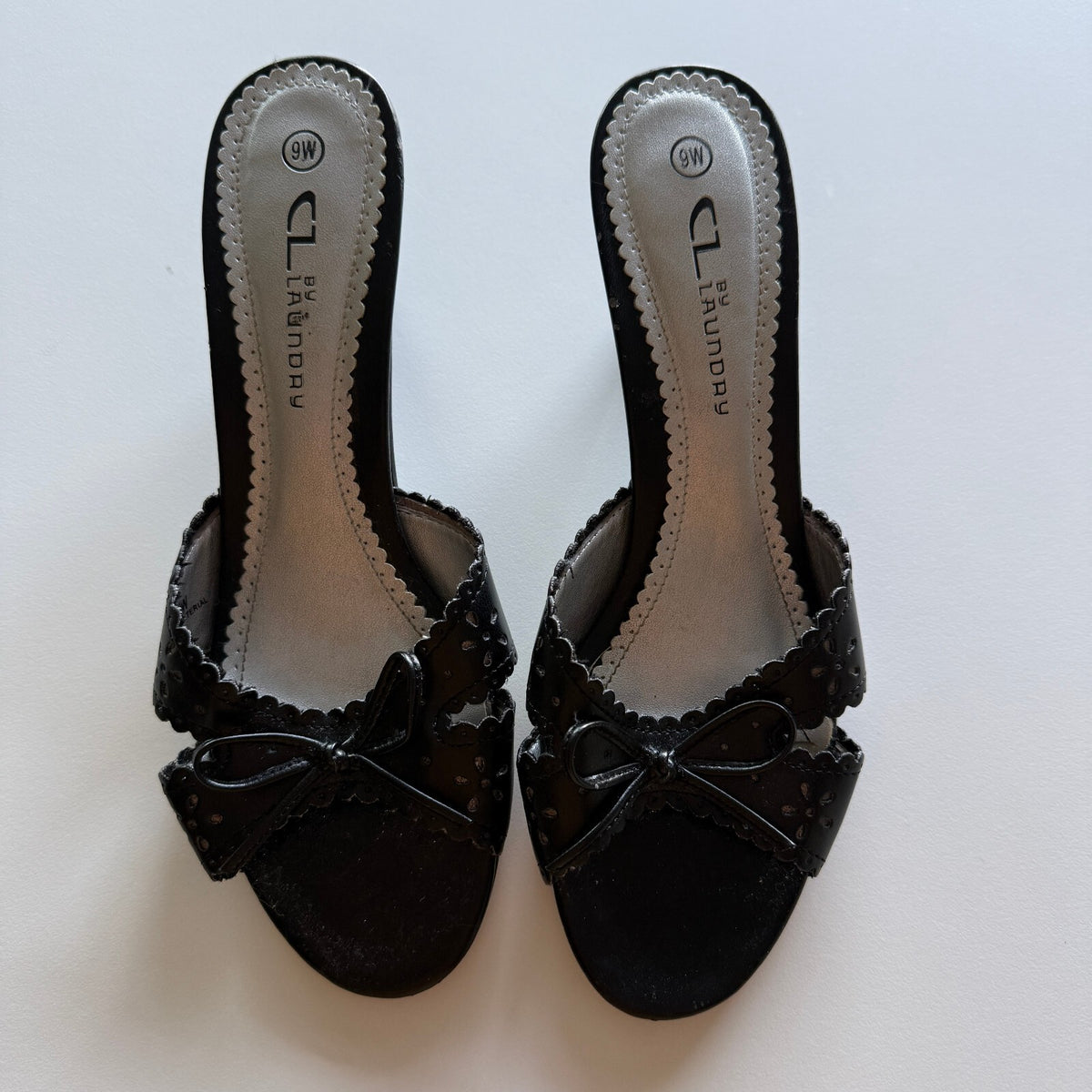 Chinese Laundry Eyelet Bow Detail Black Women's Kitten Heels Size 9W 2 1/2" Heel