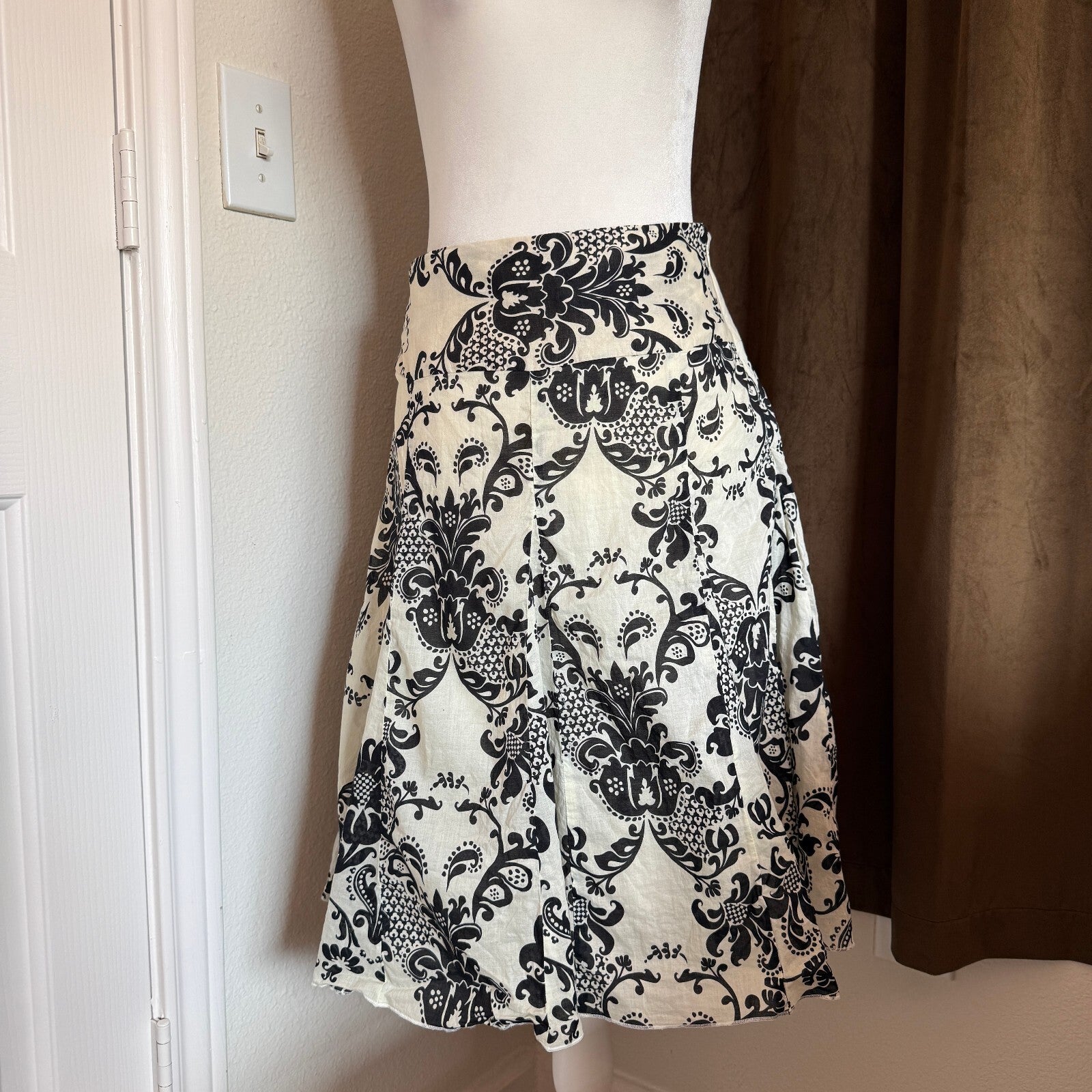 Apt. 9 Women's Black and White Floral Damask A-Line Skirt Size 4 100% Cotton