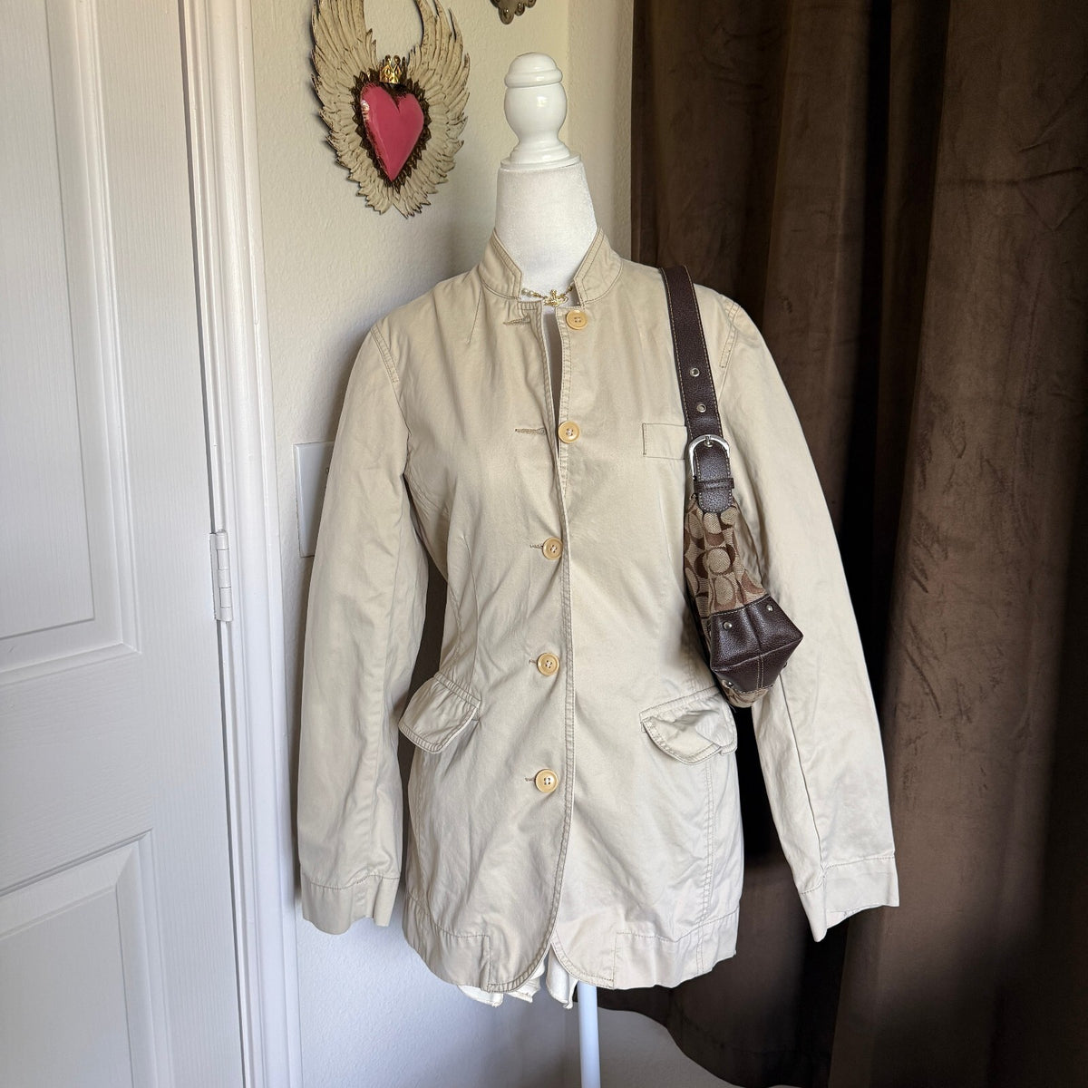 Eddie Bauer Women's Beige Cotton Button-Up Jacket Size 6 with Minor Wear
