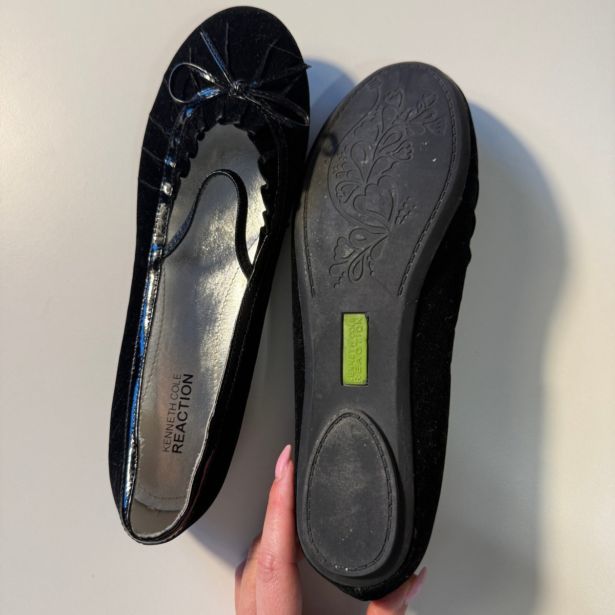 Kenneth Cole Reaction Take Flat Black Velvet Ballet Flats Size 6 Preppy Girly