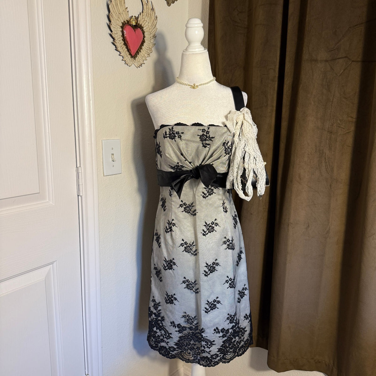 White House Black Market Black Lace Overlay Strapless Dress Bow Detail Sz 6