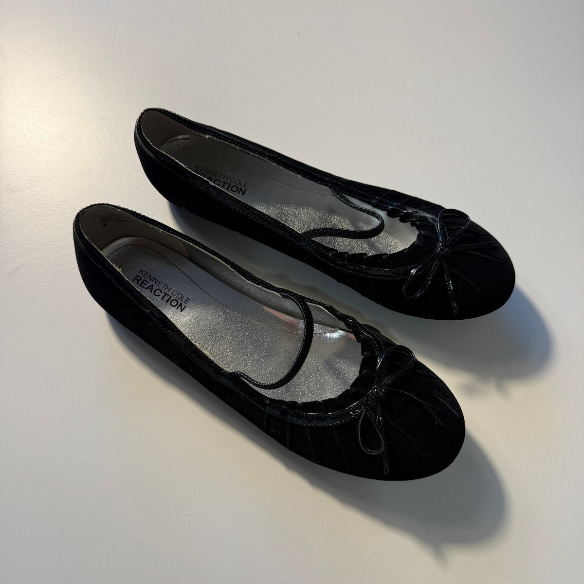 Kenneth Cole Reaction Take Flat Black Velvet Ballet Flats Size 6 Preppy Girly