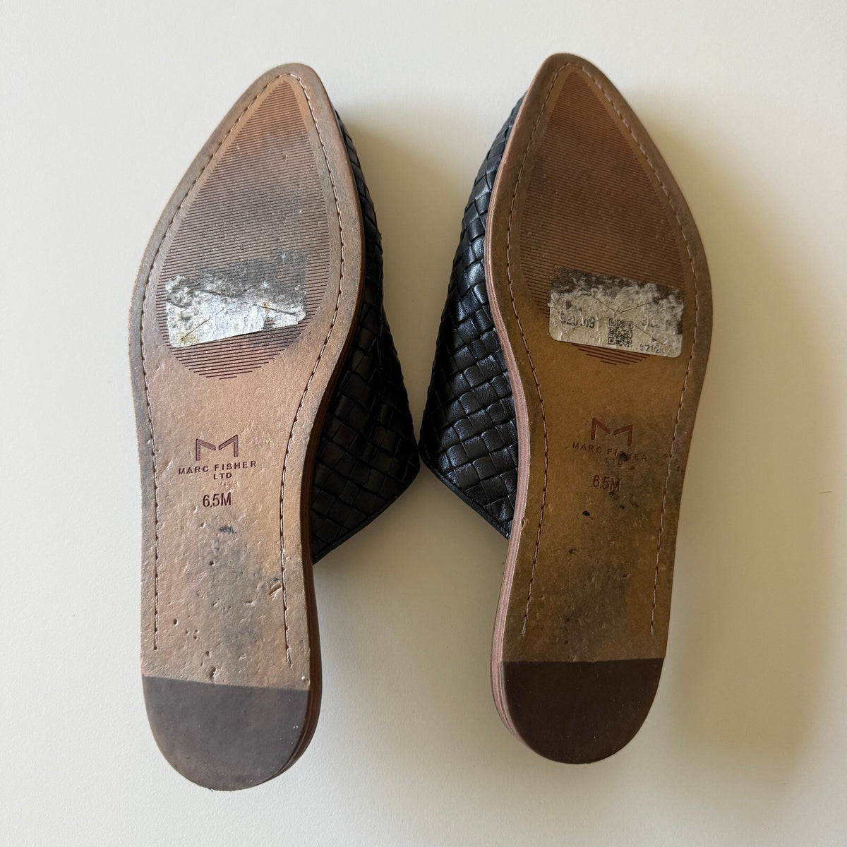 Marc Fisher LTD Black Woven Leather Pointed Mules Slides Sz 6 1/2 Model Off Duty