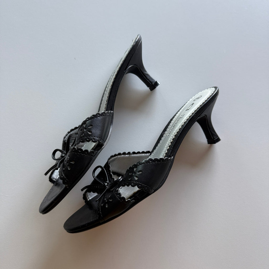 Chinese Laundry Eyelet Bow Detail Black Women's Kitten Heels Size 9W 2 1/2" Heel
