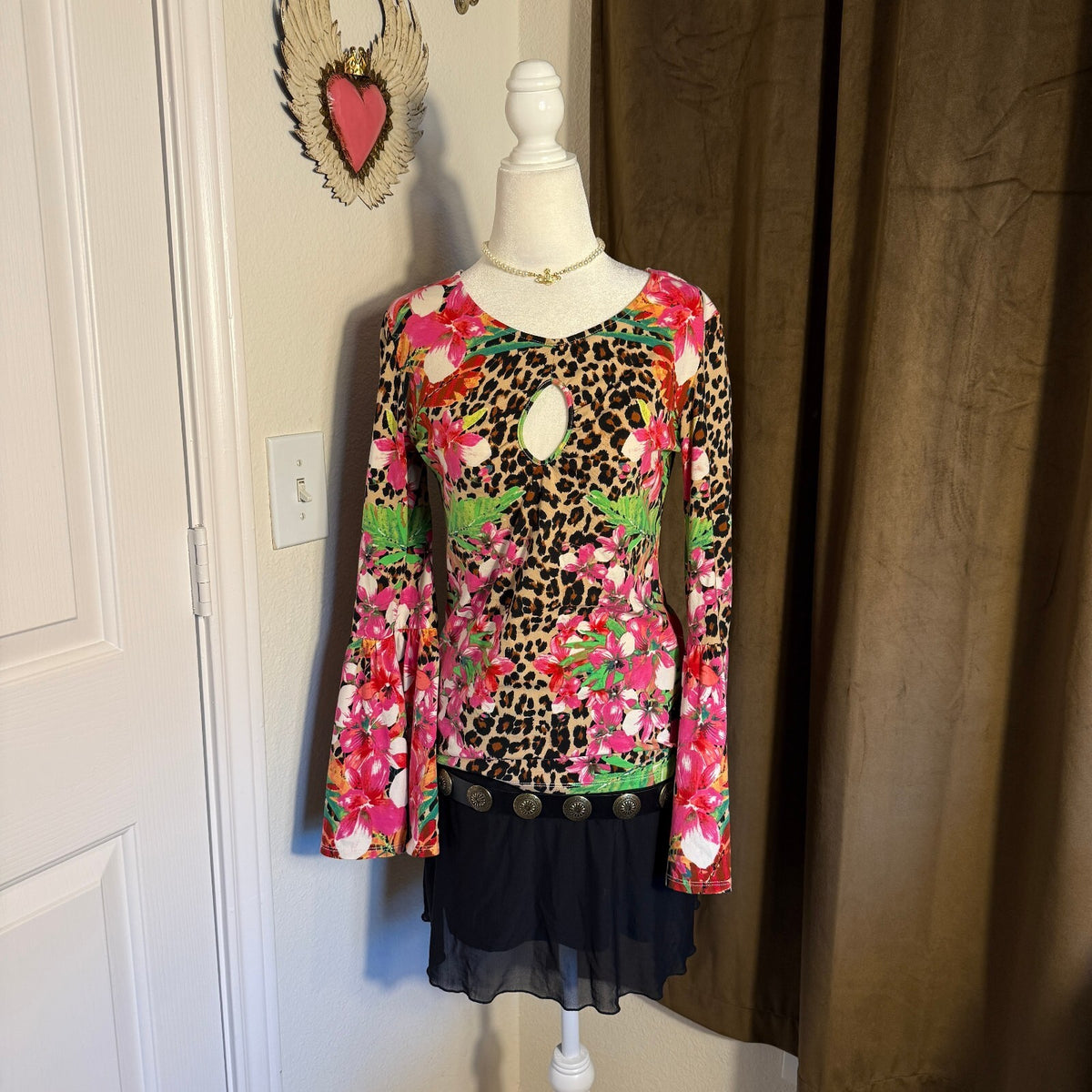 Boston Proper Leopard Funky Y2K Print Flare Sleeve Keyhold Detail Blouse Sz S