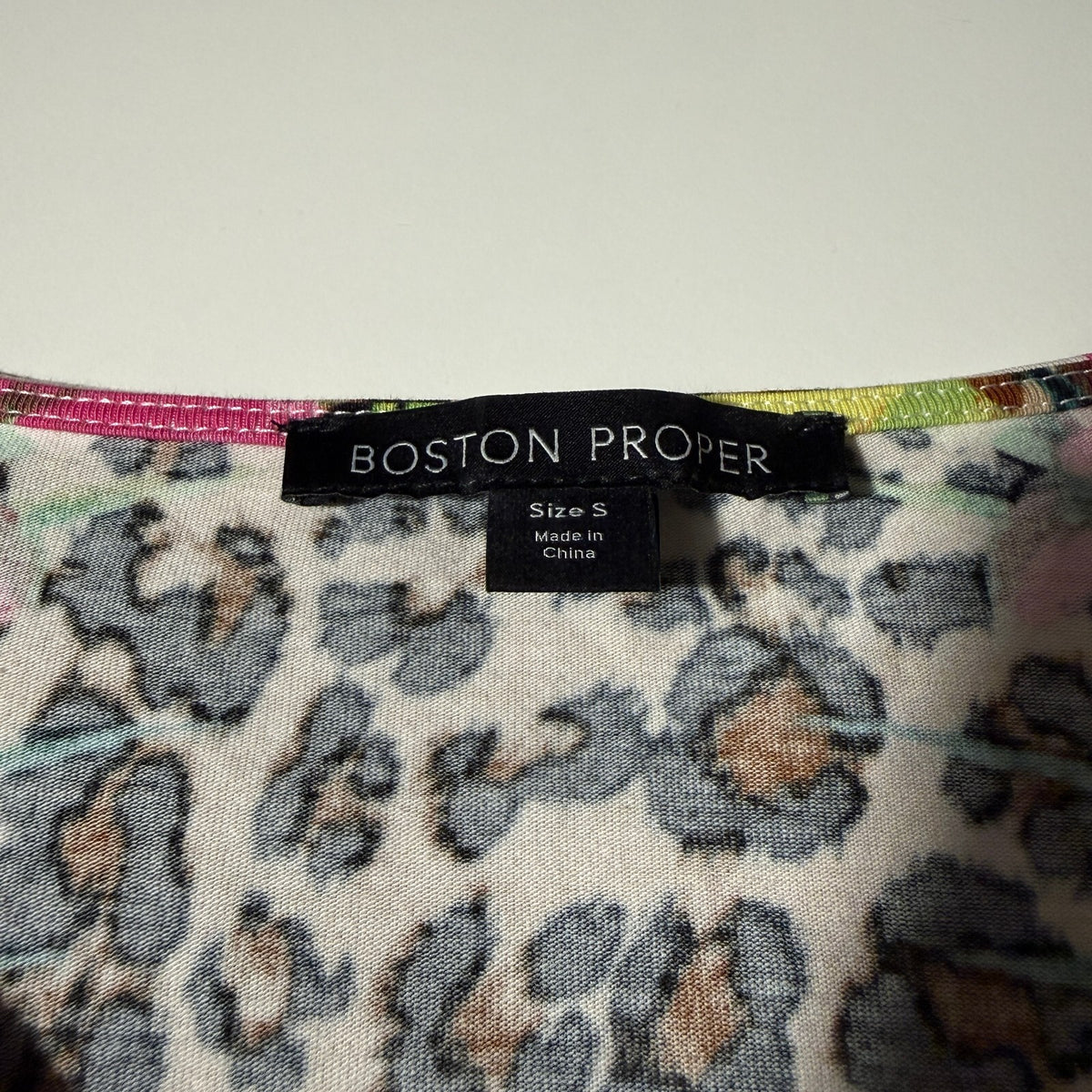 Boston Proper Leopard Funky Y2K Print Flare Sleeve Keyhold Detail Blouse Sz S