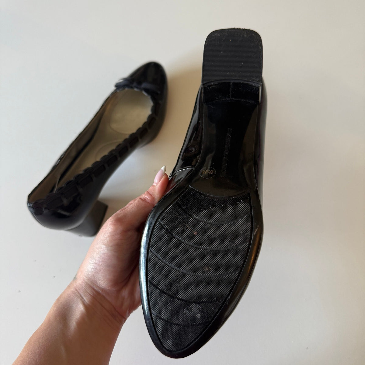 Bandolino Oceanna Black Patent Block Heel Pumps Bow Scalloped Trim Sz 8.5