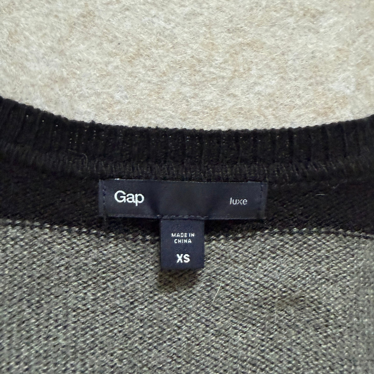 thriftalina Gap Luxe Women's XS Striped V-Neck Sweater Angora Rabbit Hair Blend Bella Swan