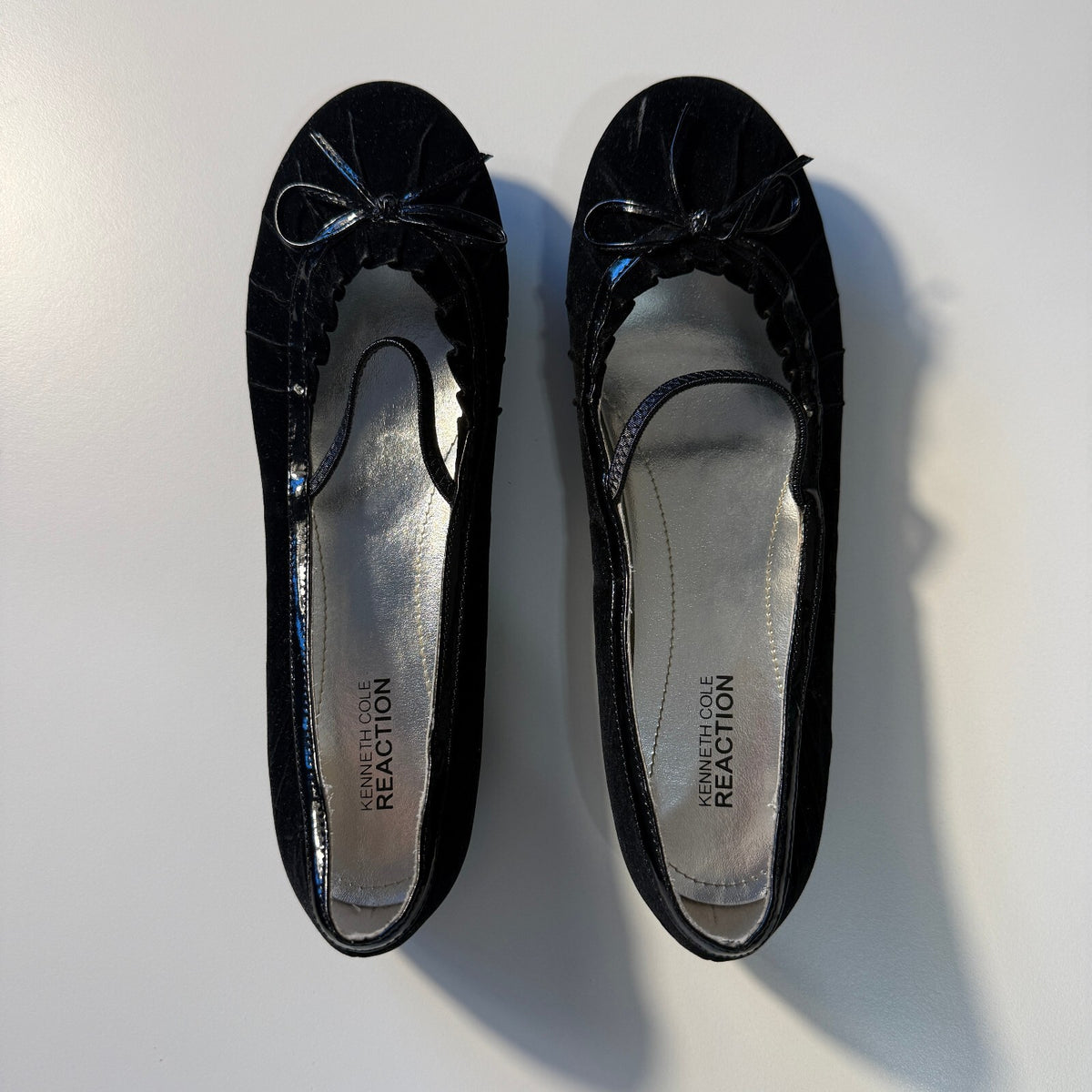 Kenneth Cole Reaction Take Flat Black Velvet Ballet Flats Size 6 Preppy Girly