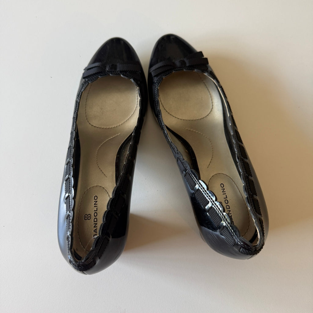 Bandolino Oceanna Black Patent Block Heel Pumps Bow Scalloped Trim Sz 8.5
