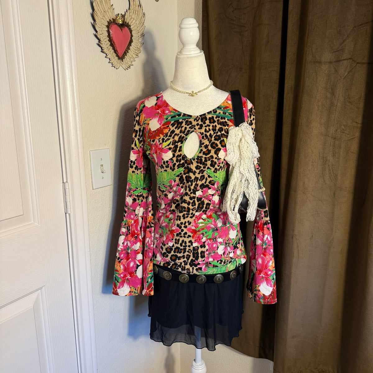 Boston Proper Leopard Funky Y2K Print Flare Sleeve Keyhold Detail Blouse Sz S